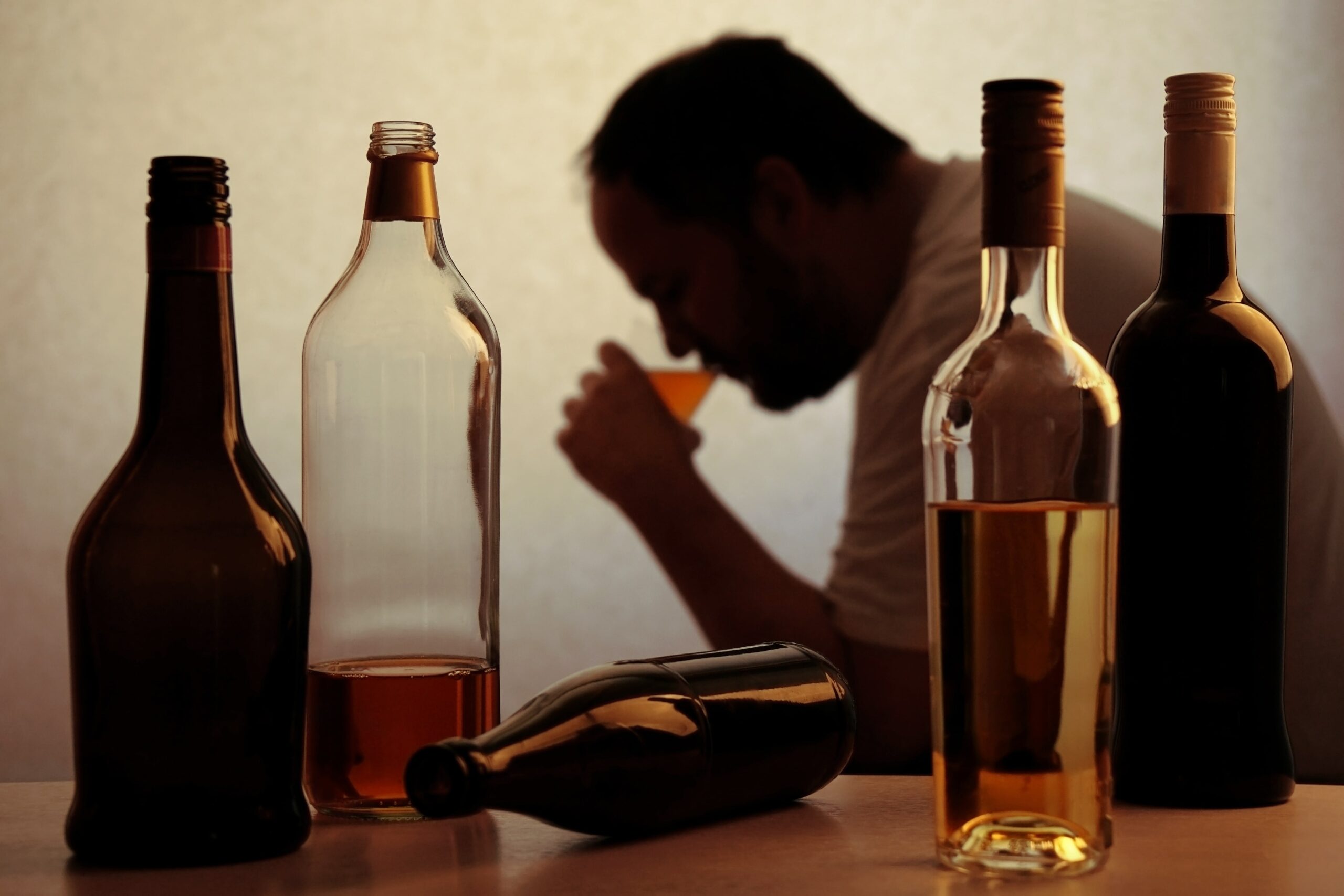 You are currently viewing How Does Alcohol Affect Bipolar Disorder?